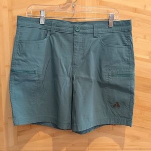 Eddie Bauer Guide Pro First Ascent Shorts in Size 12